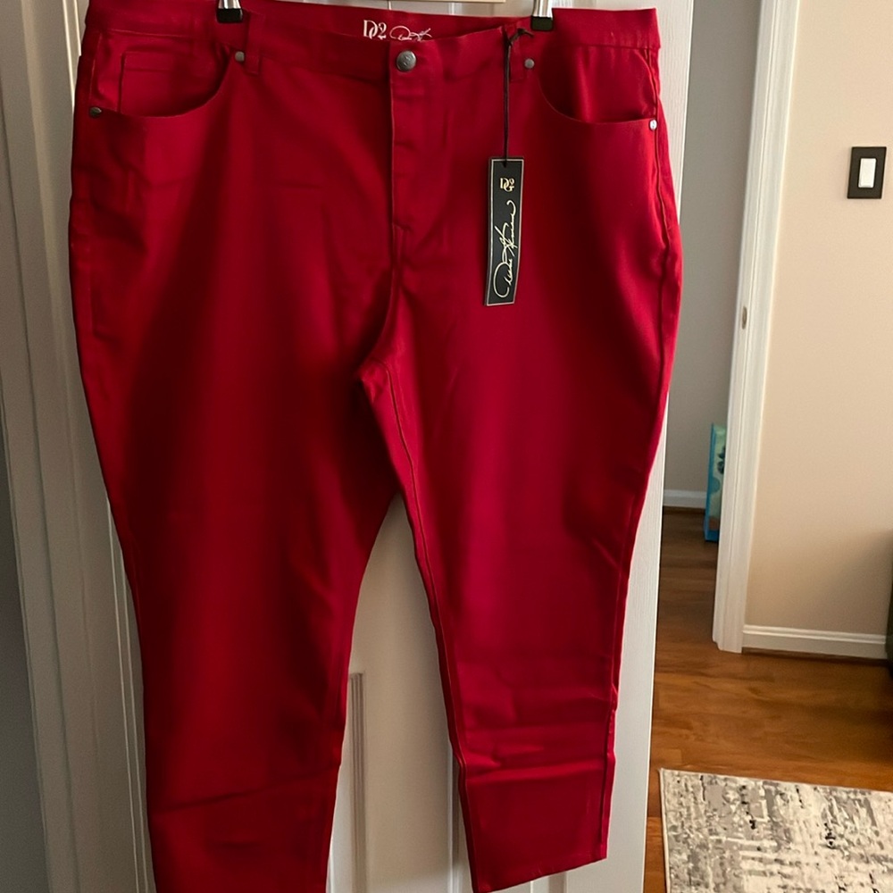 New DG2 Diane Gilman Red petite jeans 24PW